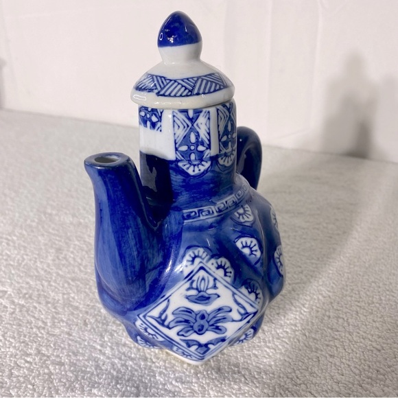 Vintage Blue White Chinese Porcelain Teapot - Picture 6 of 11